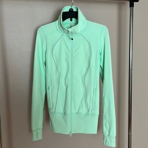 🍋 Lululemon mint green zip up size 4